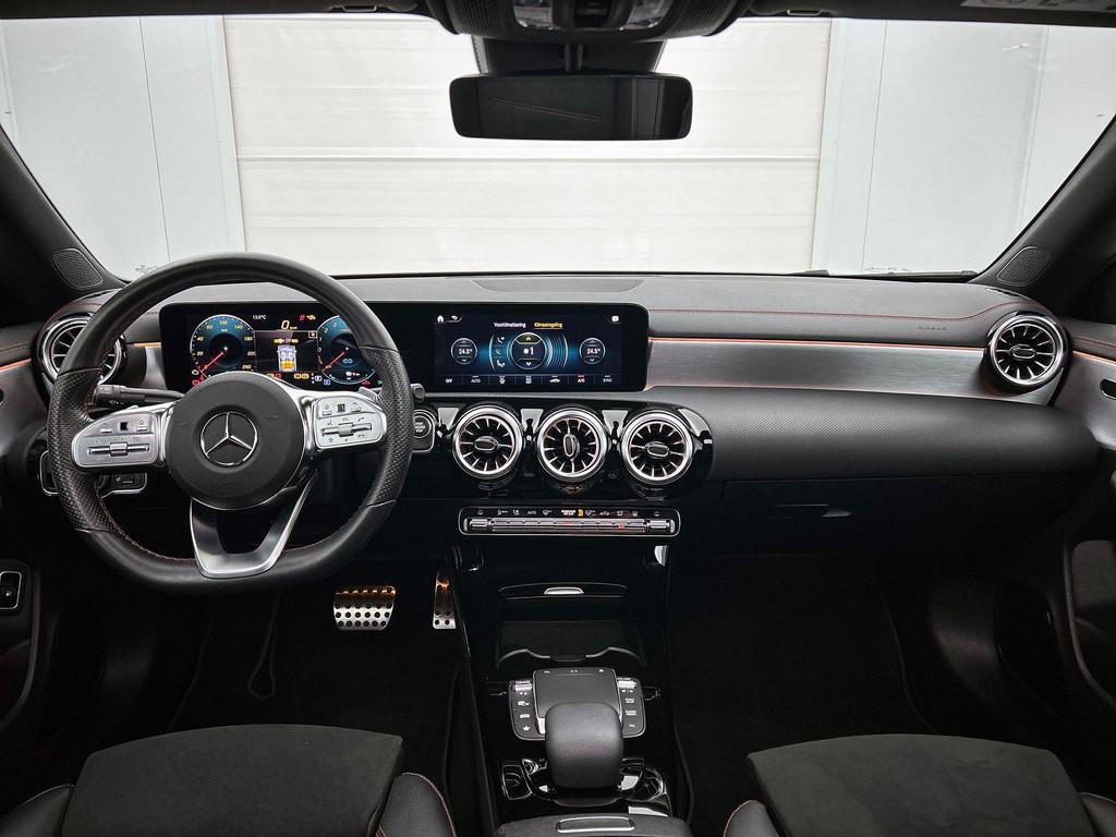 Mercedes-Benz CLA-Klasse 250 e Coupé AMG Line | Panoramisch, Auto's, Stof, Gebruikt, 4 cilinders, 16 kWh