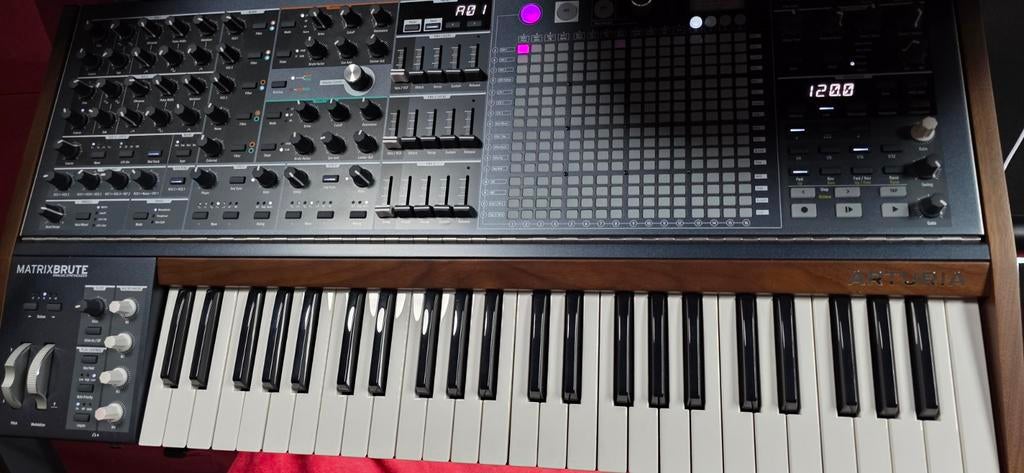 Arturia MatrixBrute, Ophalen, Zo goed als nieuw, 49 toetsen, Overige merken