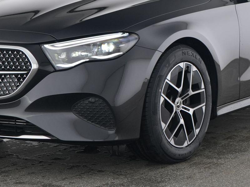 Mercedes-Benz E-klasse 200 Berline Luxury Line | Smartphone, Auto's, Mercedes-Benz, Automaat, 4 deurs, Gebruikt, Zwart