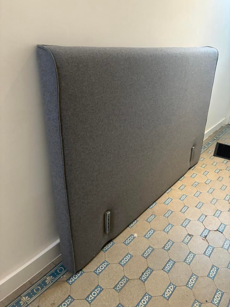 Lit mural arrière gris moderne 185x118cm (pour lit 180x200), Enlèvement, Comme neuf, Gris