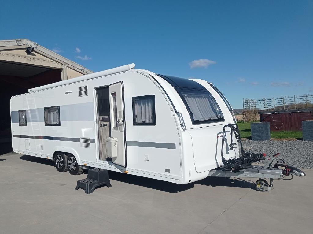 Prachtige caravan Adria Adora 753UK, 8 mètres et plus, Coin salon convertible, Jusqu'à 6, Roue de secours