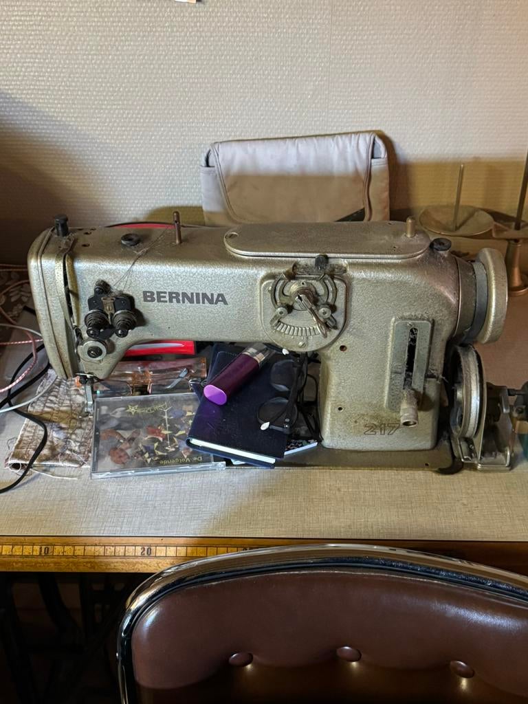 BERNINA 217 industriële naaimachine, Ophalen