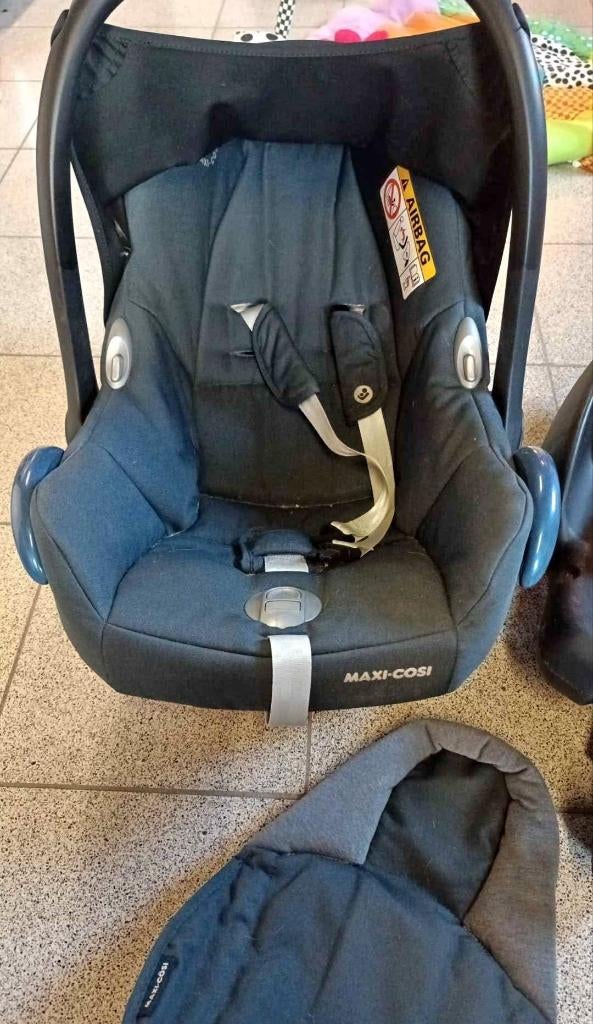 Maxi cosi +verkleinkussen +easybase (met gordel), Kinderen en Baby's, Ophalen