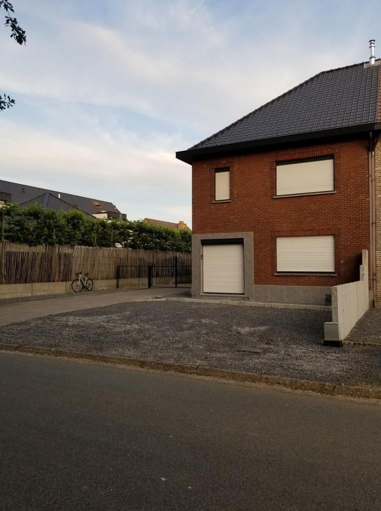 Woning met 3 slaapkamers in Genk te huur 1 juni 2026, Immo, 100 kWh/m²/jaar, Genk, Direct bij eigenaar, 3 kamers