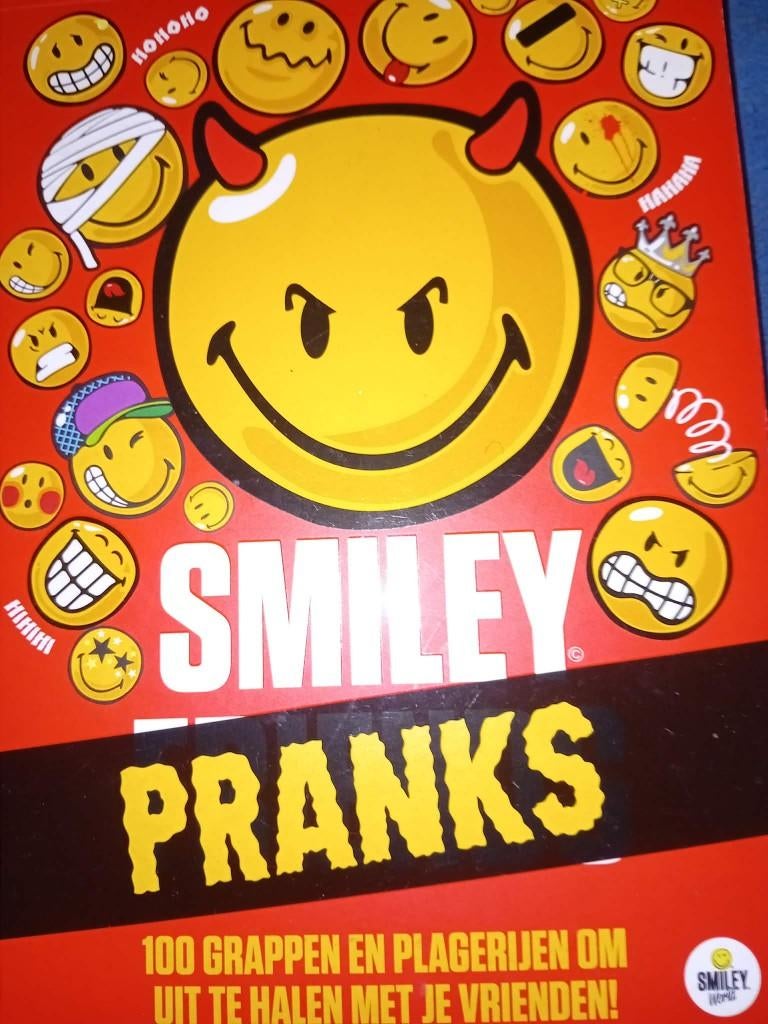 boek smiley pranks, Ophalen of Verzenden, Zo goed als nieuw, Smiley world, Fictie algemeen