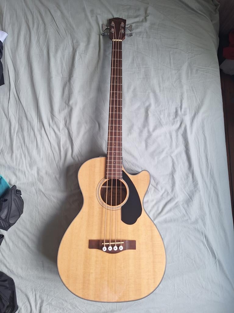 Acoustische Bass Fender, Ophalen