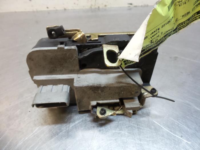 Serrure portière mécanique 2portes gauche d'un Peugeot 206, -, 3 mois de garantie, Utilisé, -