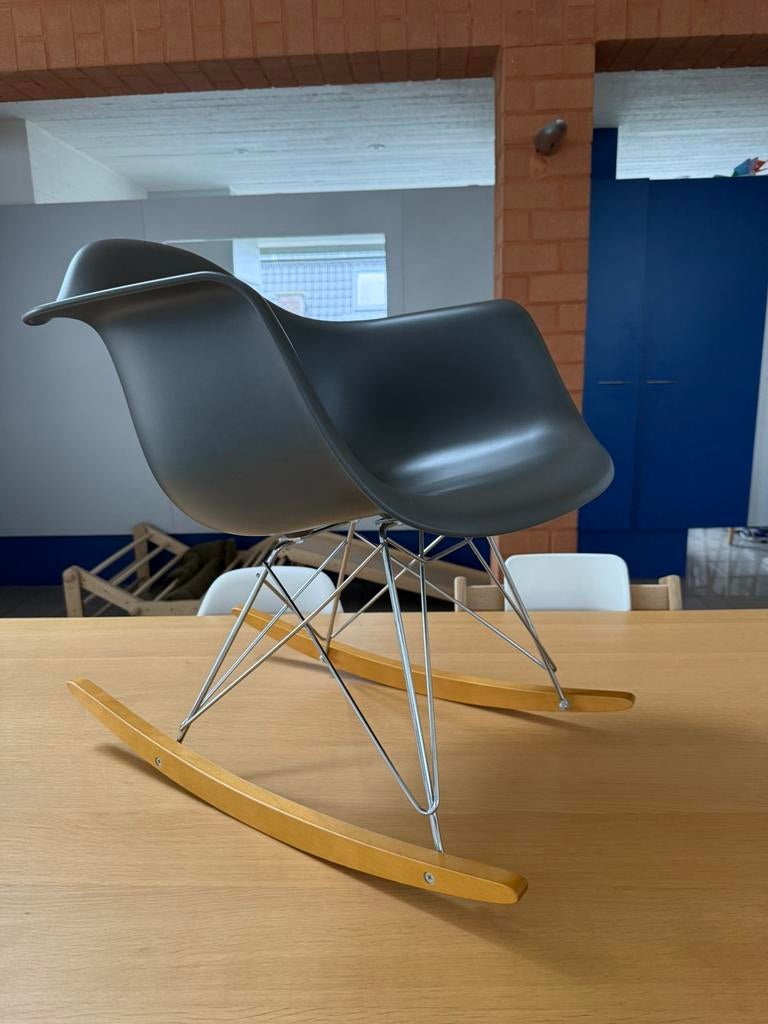 REAL! Vitra Eames RAR schommelstoel, Huis en Inrichting, Ophalen, Zo goed als nieuw, Hout