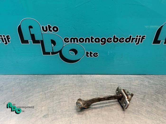 Deurvanger 4Deurs links-achter van een Toyota Aygo (Aygo 08-, Gebruikt, -, -, Ophalen of Verzenden