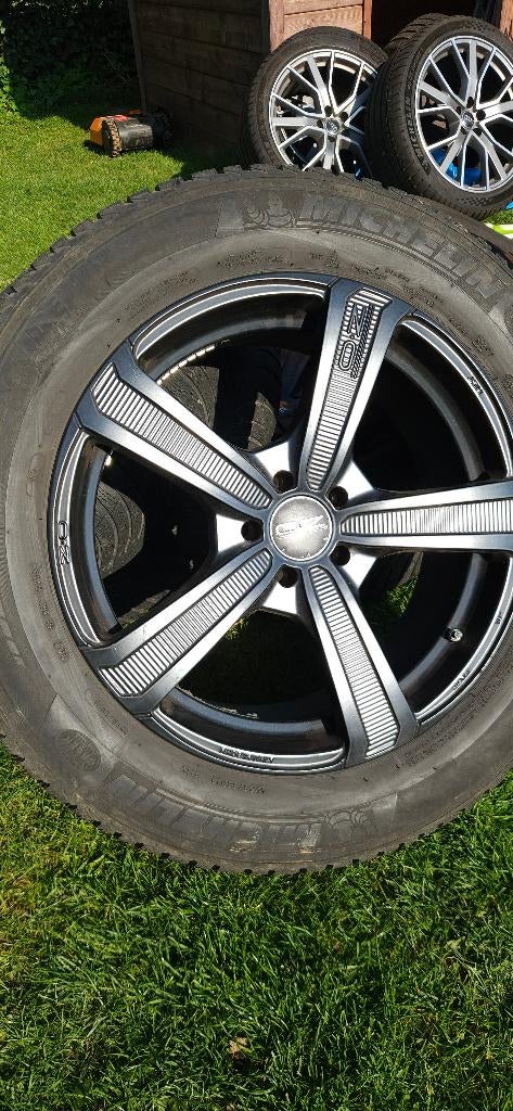 Audi en OZ zwarte velgen met banden, Auto-onderdelen, Banden en Velgen, Gebruikt, 255 mm, Banden en Velgen, Ophalen