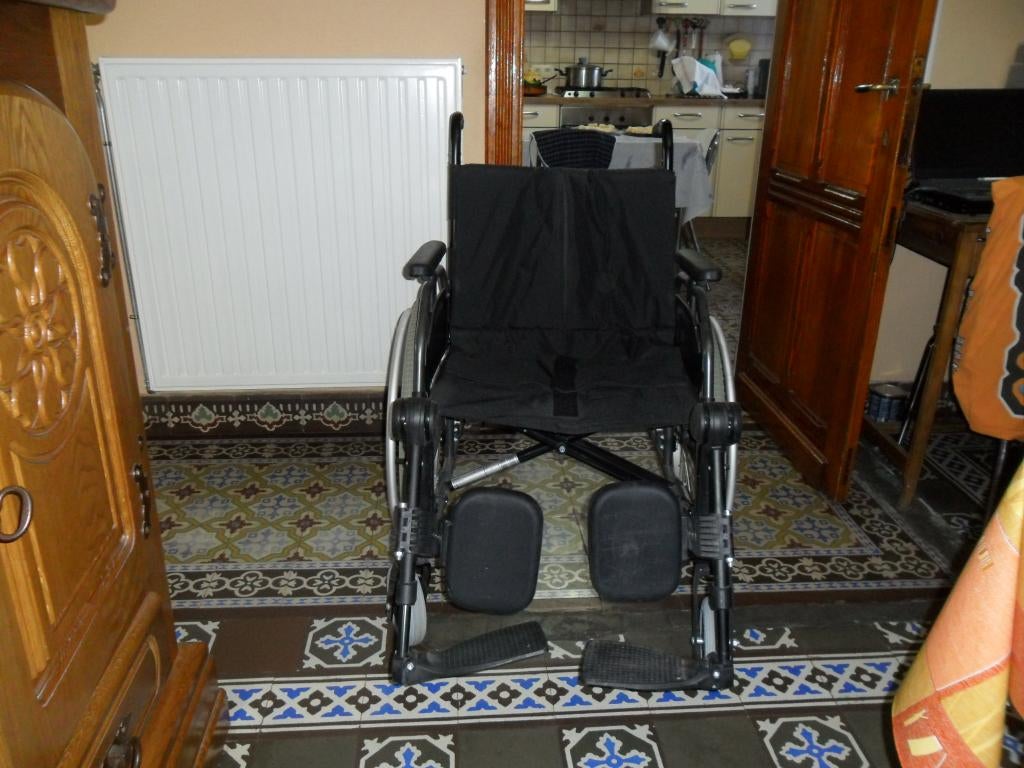 chaise roulante pliable OTTOBOCK, Divers, Enlèvement, Comme neuf