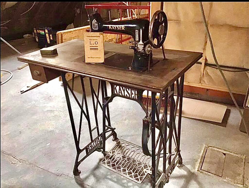 Naaimachine vintage/ antiek KAYSER, onderstel gietijzer, Ophalen