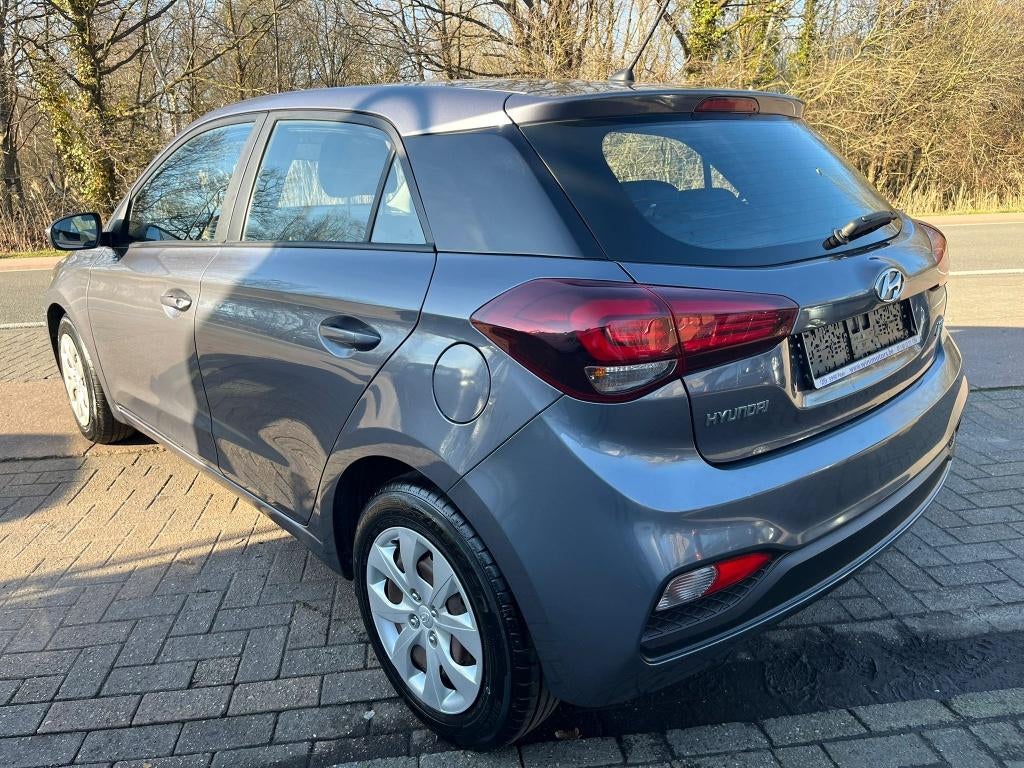 Hyundai i20 1.2i / 150.518 km / benzine, Autos, Hyundai, Argent ou Gris, Euro 6, Entreprise, Noir
