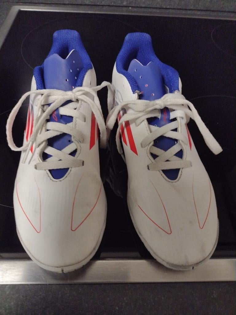 Indoor voetbalschoenen ADIDAS - Maat 36, Sport en Fitness, Ophalen, Zo goed als nieuw, Schoenen