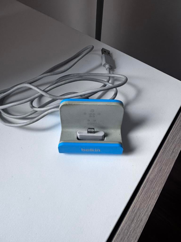 Belkin Lightning Dock Station oplader voor iPhone / AirPods, Telecommunicatie, Ophalen of Verzenden, Zo goed als nieuw