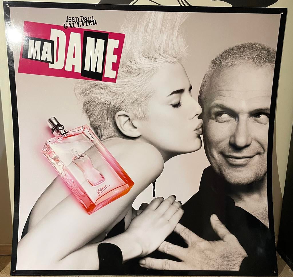 Jean-Paul Gaultier Madame - Grote plastic poster van Ma Dame, Handtassen en Accessoires, Uiterlijk | Parfum, Ophalen of Verzenden