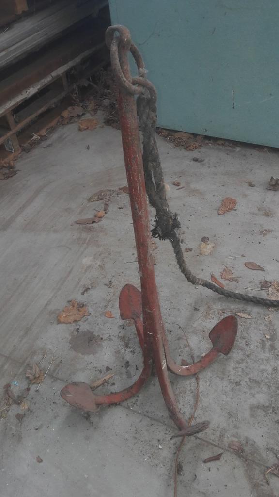 scheepsanker in smeedijzer, Ophalen