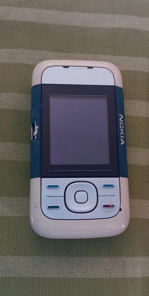 Ancien Nokia 5200 -> 10€, Télécoms, Enlèvement ou Envoi, Utilisé, Modèle coulissant, Clavier physique