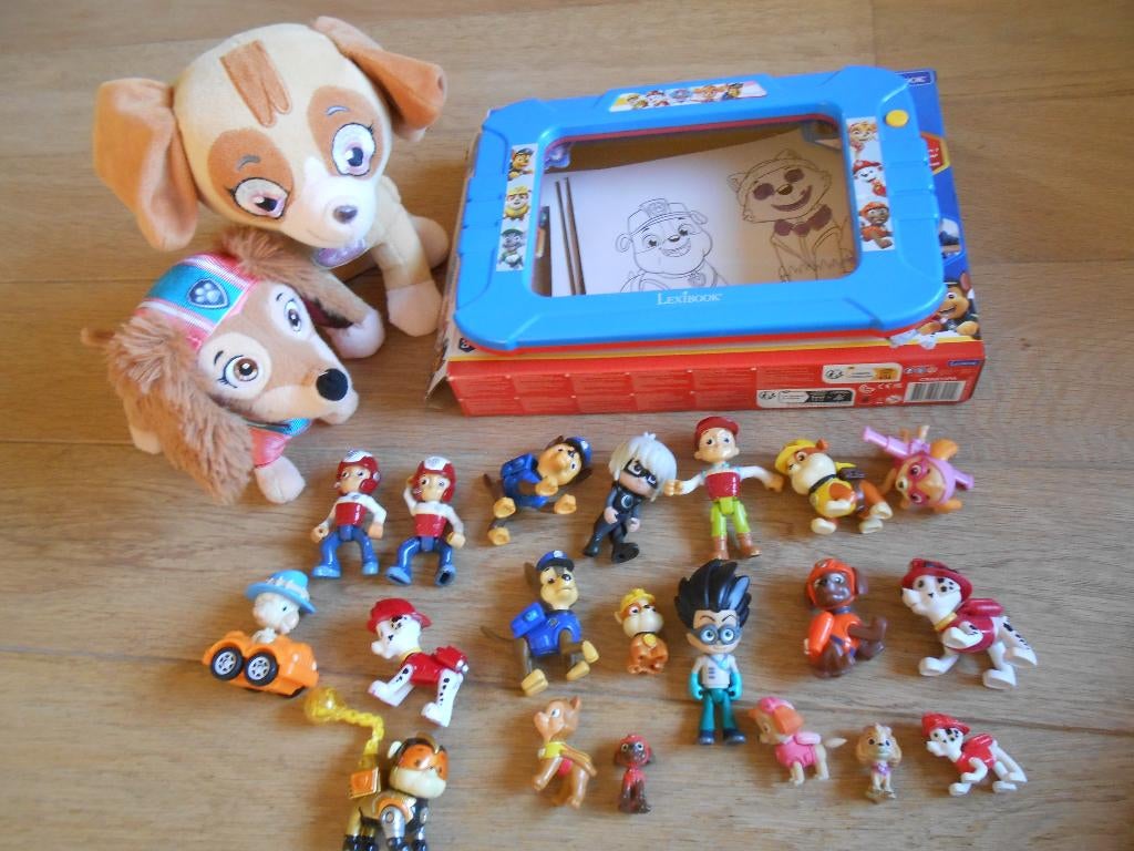 Pat Patrouille LOT figurines, peluches et tableau lumineux, Enfants & Bébés, Jouets | Figurines, Enlèvement, Utilisé