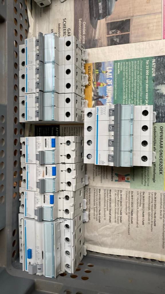 Differentiel 30 en 300  zekeringen, Bricolage & Construction, Électricité & Câbles, Enlèvement, Utilisé