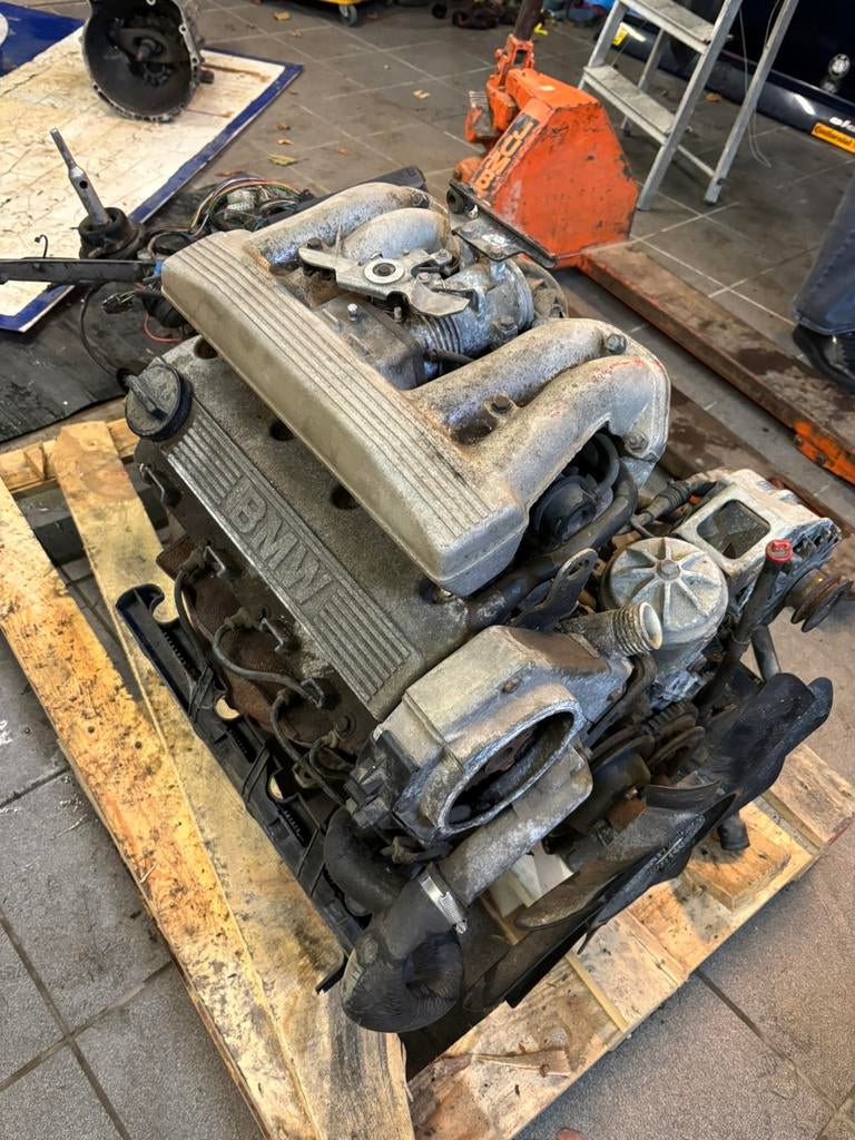 Moteur BMW 318i E30, Enlèvement, BMW