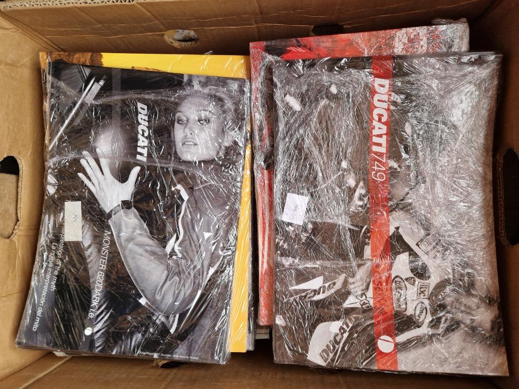 Ongeveer 400 moto folders BMW Ducati Honda e.d., Motoren, Handleidingen en Instructieboekjes, Ophalen, Overige merken