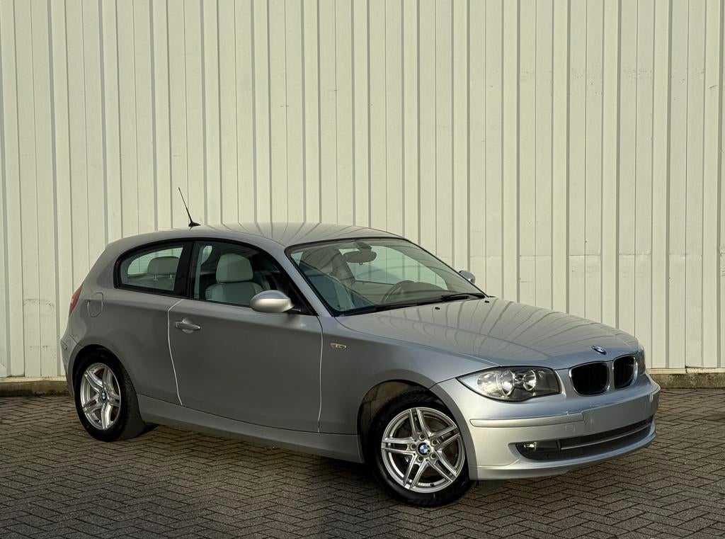 - BMW E87 116I - 1.6 Benzine - Automaat - Airco - 148.000km, Auto's, 4 zetels, 1599 cc, 4 cilinders, Grijs