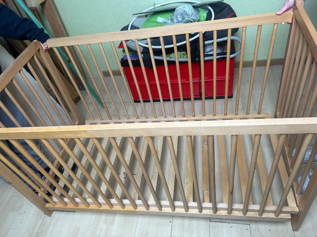 Baby kinderbedje hout met of zonder matrasje, Kinderen en Baby's, Ophalen, Zo goed als nieuw, Ledikant