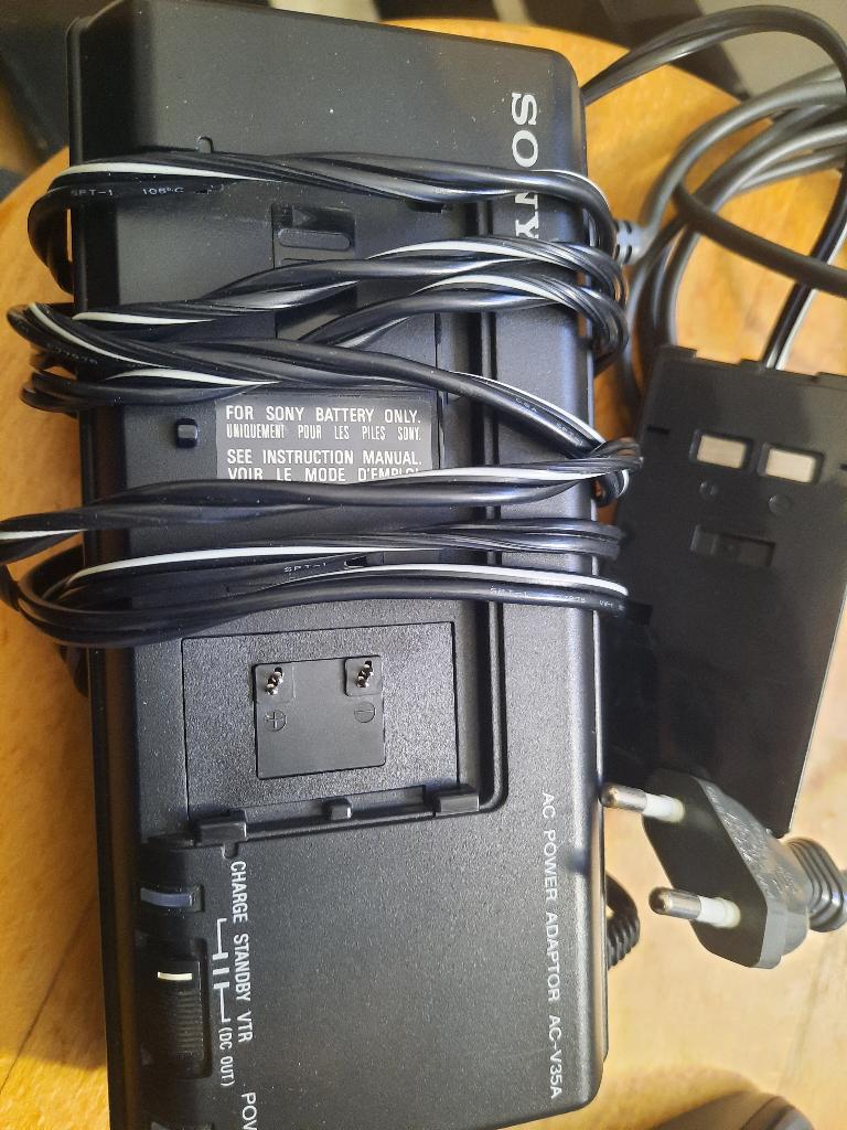 Sony Adaptateur AC-V35A Original Avec Sac, TV, Hi-fi & Vidéo, Caméscopes analogiques, Enlèvement ou Envoi, 8 mm, Caméra