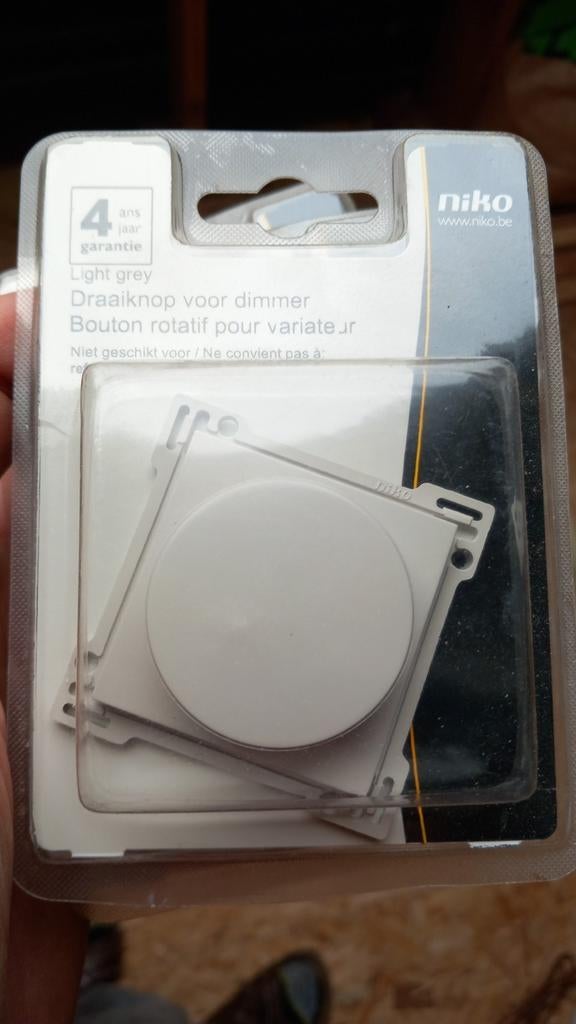 Afdekplaatje draaiknop dimmer niko, Ophalen