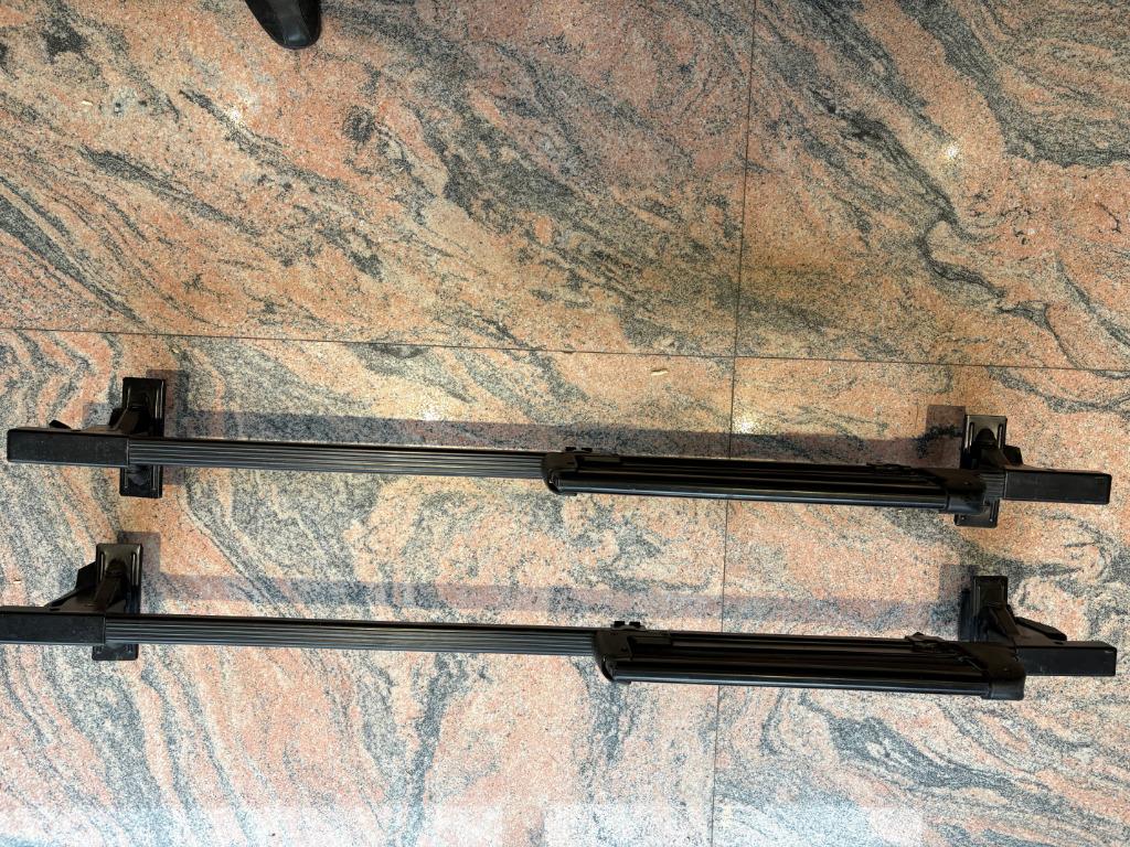 Barres de toit et porte ski, Enlèvement, Comme neuf