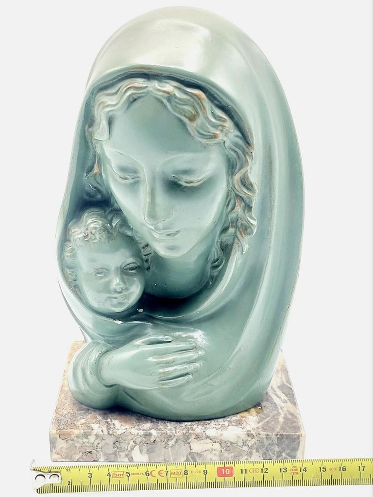 Statue Guelfi de Marie et de l'enfant, sur socle en marbre, Enlèvement