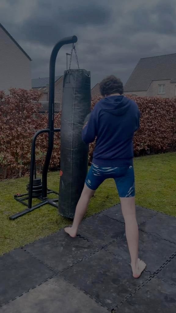 De boks zak op de foto is te koop! Te ruilen of te kopen