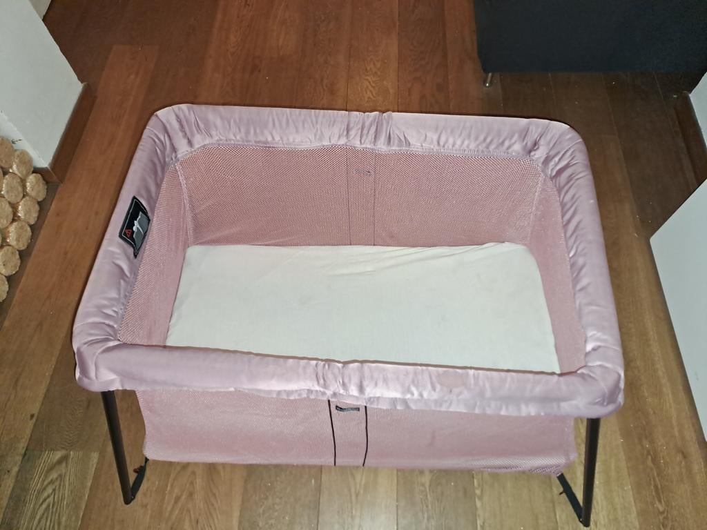 Lit parapluie pliable pour bébé Babybjörn, Enlèvement, Comme neuf, Lit de voyage