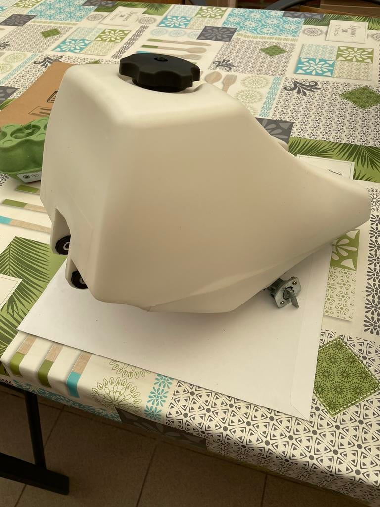 YAMAHA PW80 RÉSERVOIR NEUF + SELLE