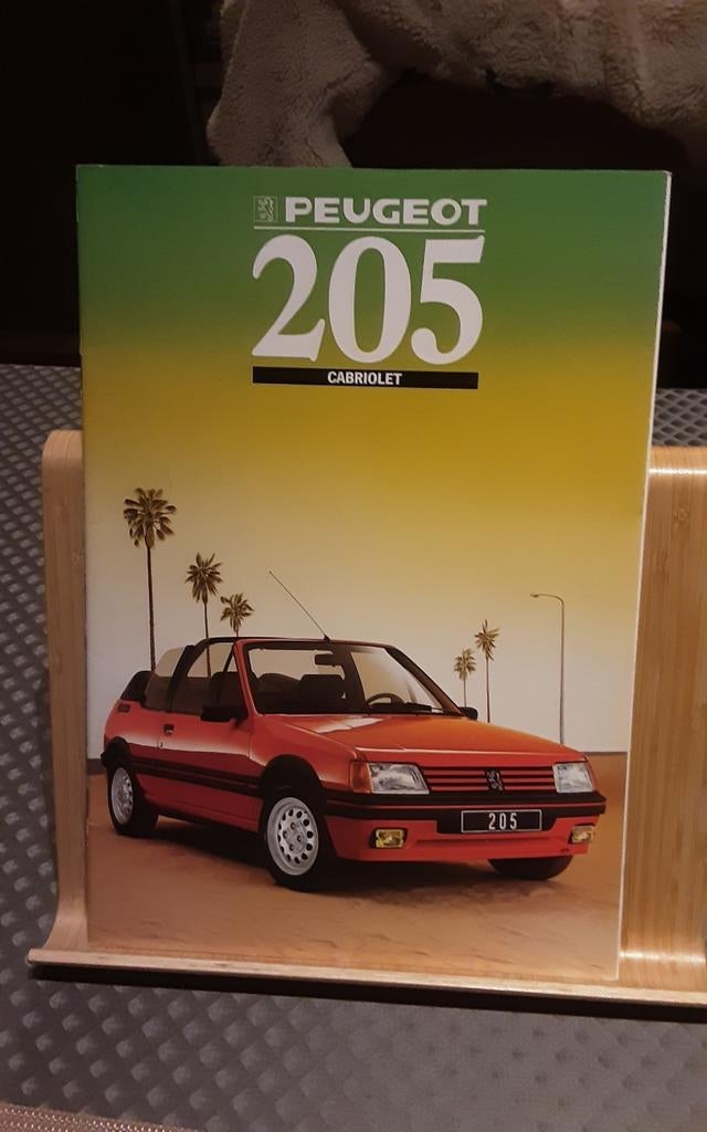 PEUGEOT 205 cabriolet brochure, Enlèvement ou Envoi, Comme neuf, Peugeot