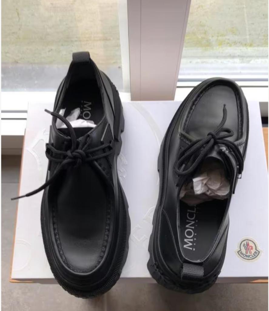 MONCLER zwarte schoenen (instappers) nieuw 42.5, Kleding | Heren, Schoenen, Moncler, Zwart, Nieuw, Ophalen of Verzenden