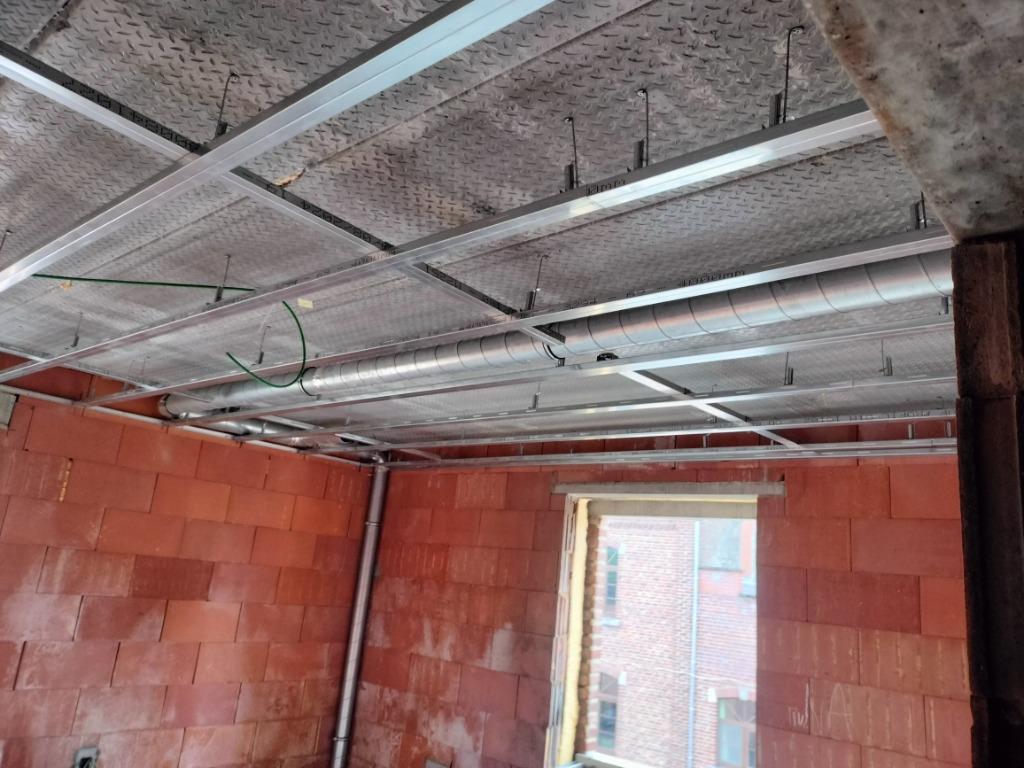 Plafond métal stud... Peinture etc, Diensten en Vakmensen, Schilders en Behangers, Binnenschilderwerk