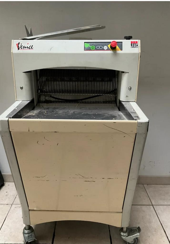 Jac broodsnijmachine, Ophalen