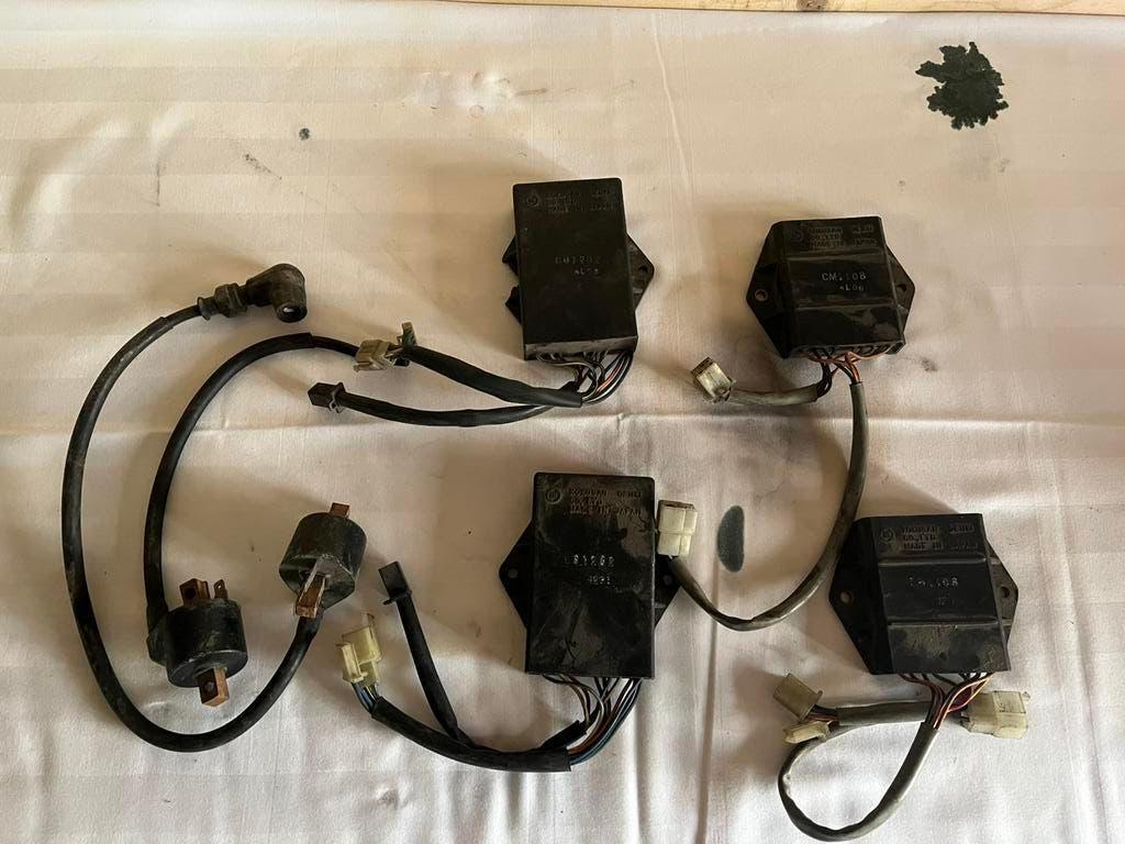 Suzuki rgv 250 bobine,cdi, powervalve control unit, Motos, Enlèvement ou Envoi, Utilisé