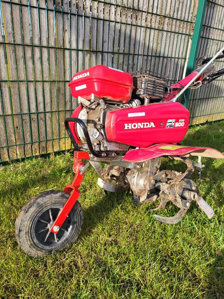 Te huur: tuinfrees, Ophalen, Benzine, Tuinfrees