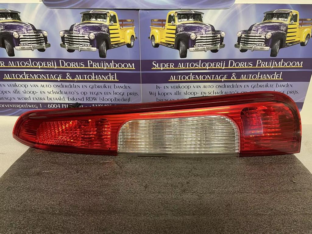 Ford c-Max achterlicht rechts, Info@ford.com, Ford Motor Company, American Road 1
48126  Dearborn, Ford