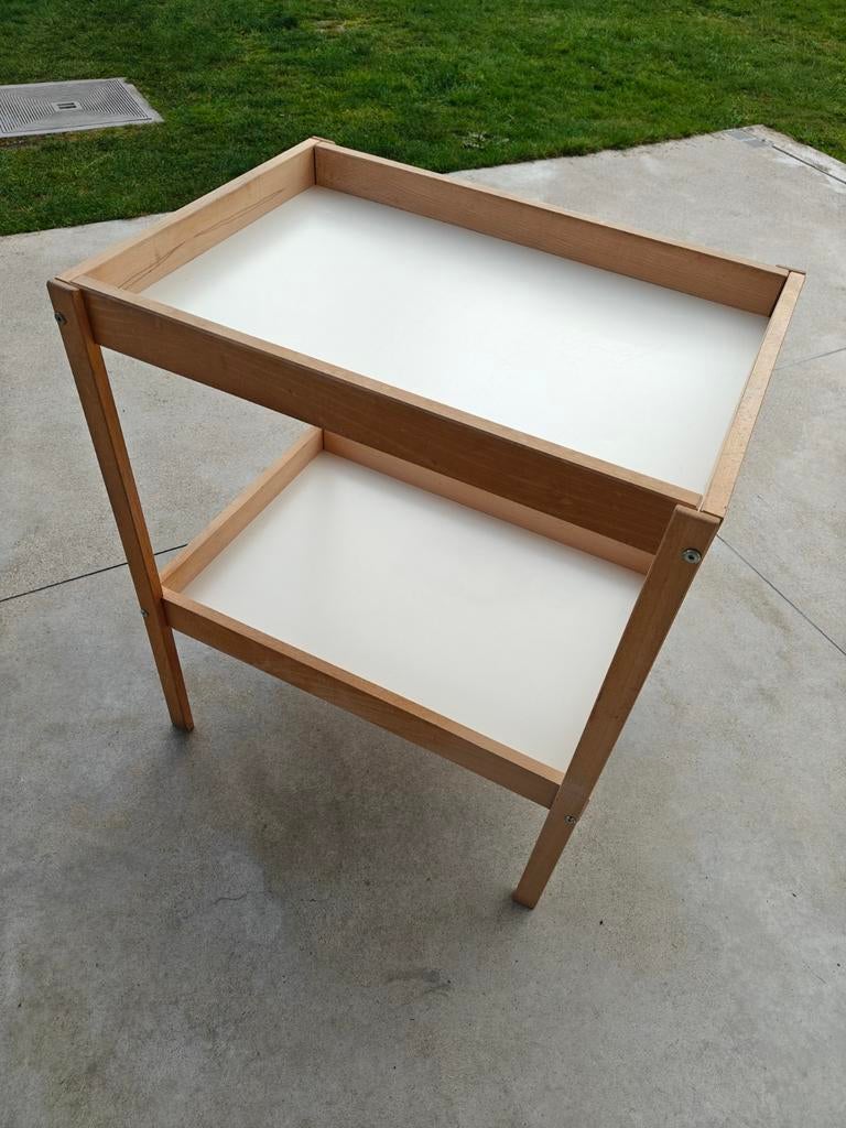 Verzorgingstafel Ikea sniglar, Enlèvement