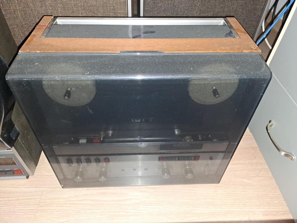 8 revox bandrecorders, Enlèvement