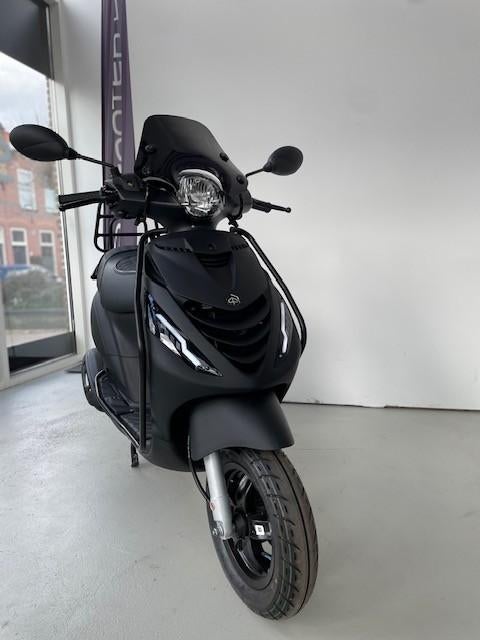 Piaggio Zip 4T Scooter Mat Zwart FULL OPTION (B-Klasse), Fietsen en Brommers, Handleidingen en Instructieboekjes, Ophalen of Verzenden