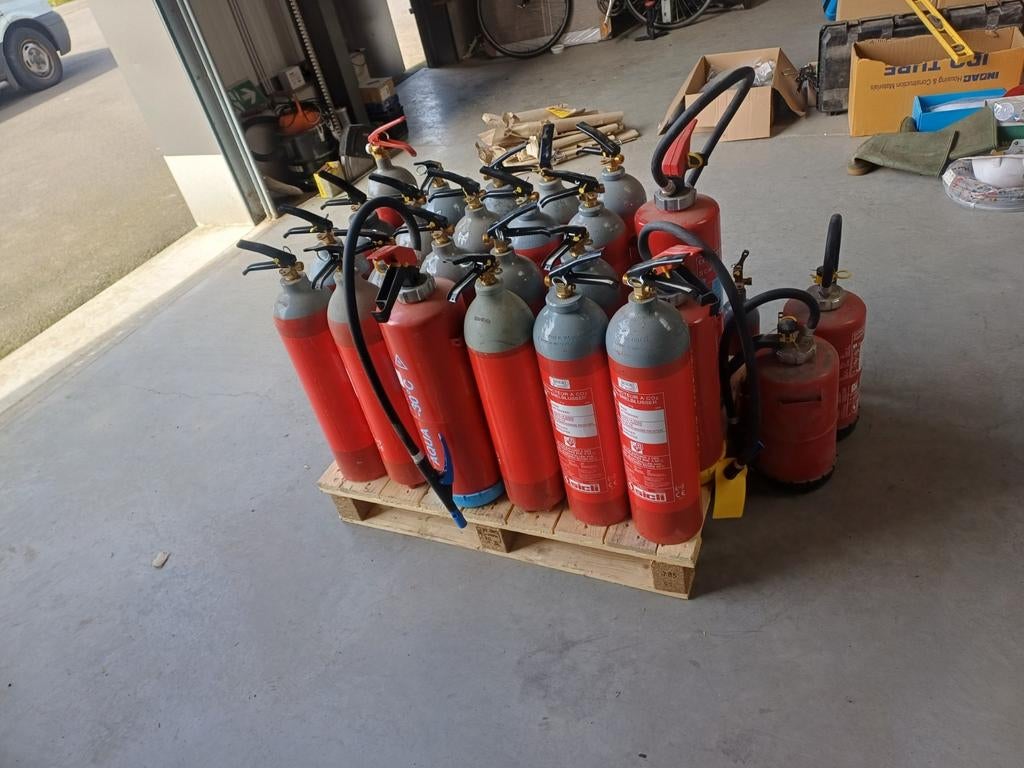 Brandblussers, Ophalen