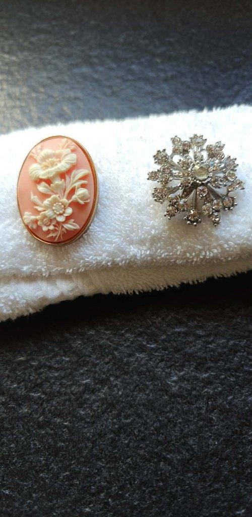 broches vintage 2 stuks zo goed als nieuw, Enlèvement ou Envoi, Or, Comme neuf, 4 à 7 cm