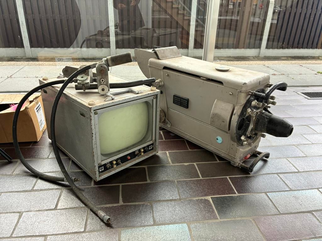 Antieke tv-studio camera met monitor en 4 lenzen, Antiek en Kunst, Ophalen