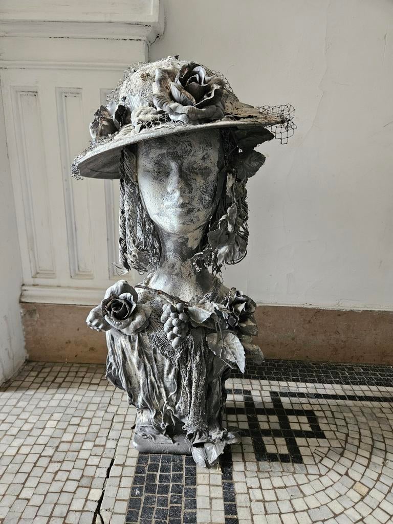 Uniek Handgemaakt Mixed Media Buste – Vrouw met hoed, Enlèvement, Utilisé, Autres matériaux, Homme