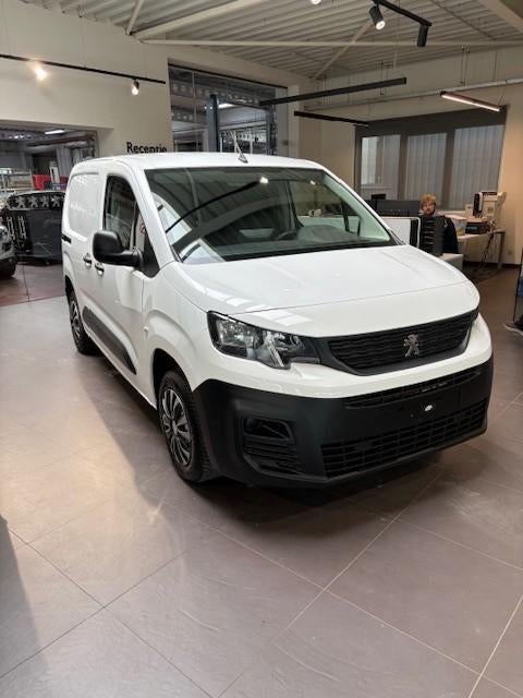 Partner 1.5 Diesel, 3 places, finition en bois dans la soute, Autos, Achat, Euro 6, Entreprise, 3 places